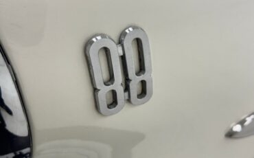 Oldsmobile-88-1955-Polar-White-Green-36