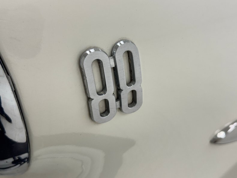 Oldsmobile-88-1955-Polar-White-Green-36