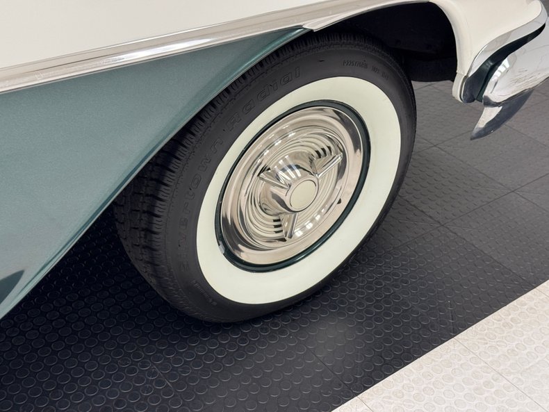 Oldsmobile-88-1955-Polar-White-Green-37