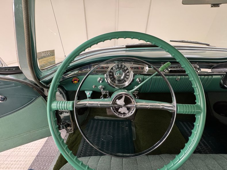 Oldsmobile-88-1955-Polar-White-Green-38