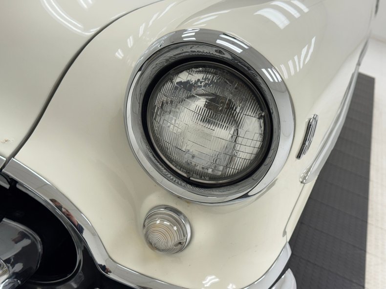 Oldsmobile-88-1955-Polar-White-Green-42