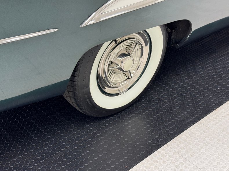 Oldsmobile-88-1955-Polar-White-Green-43