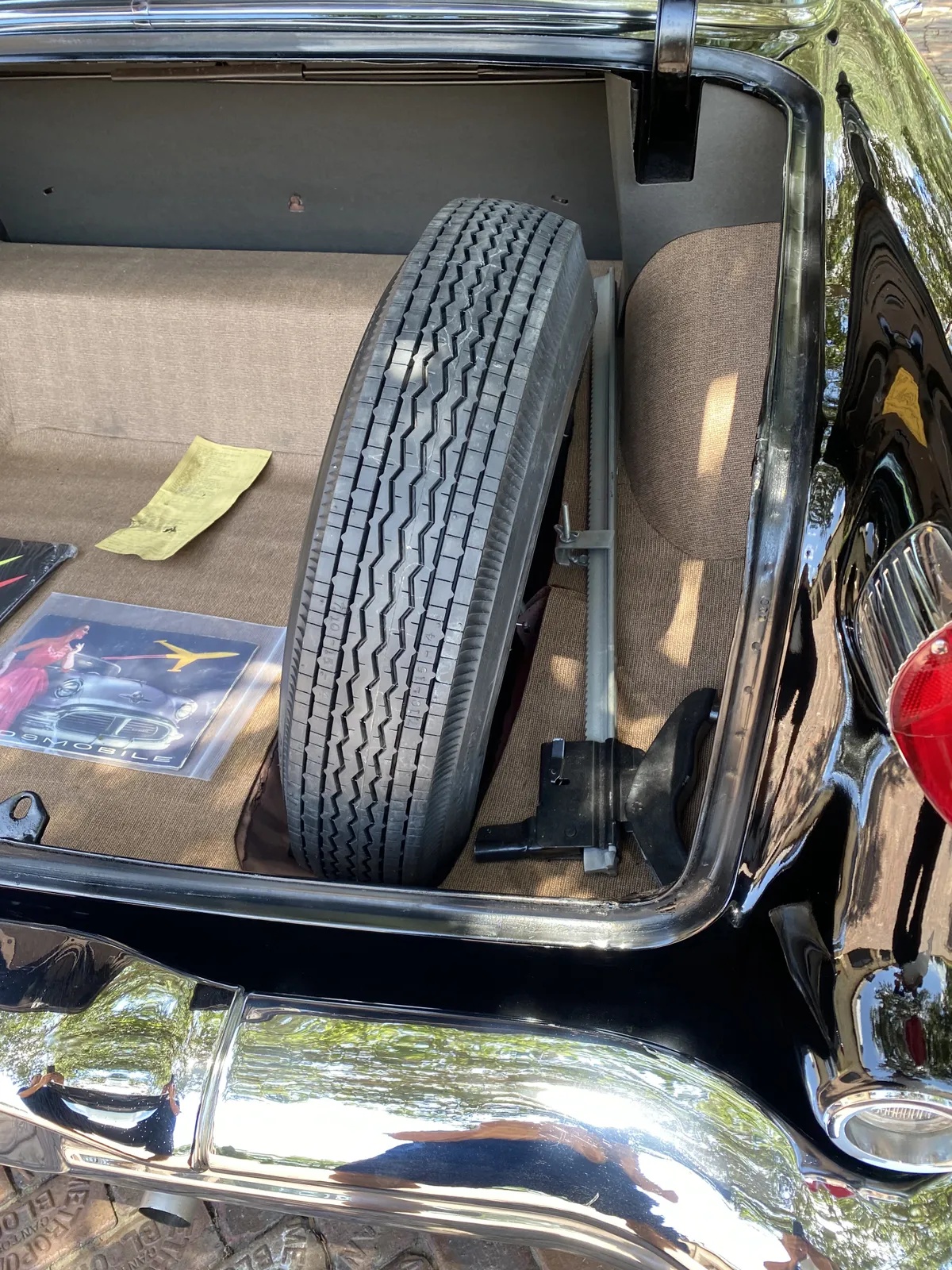 Oldsmobile-88-1956-Black-Gold-10