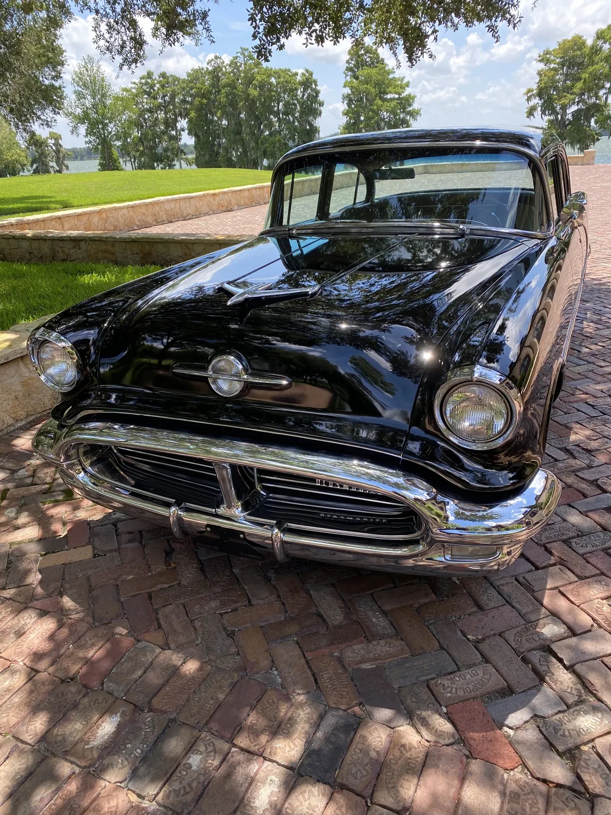 Oldsmobile-88-1956-Black-Gold-12