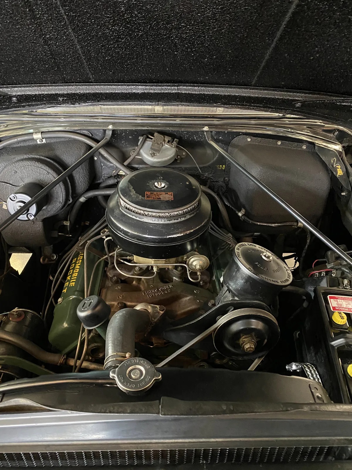 Oldsmobile-88-1956-Black-Gold-13