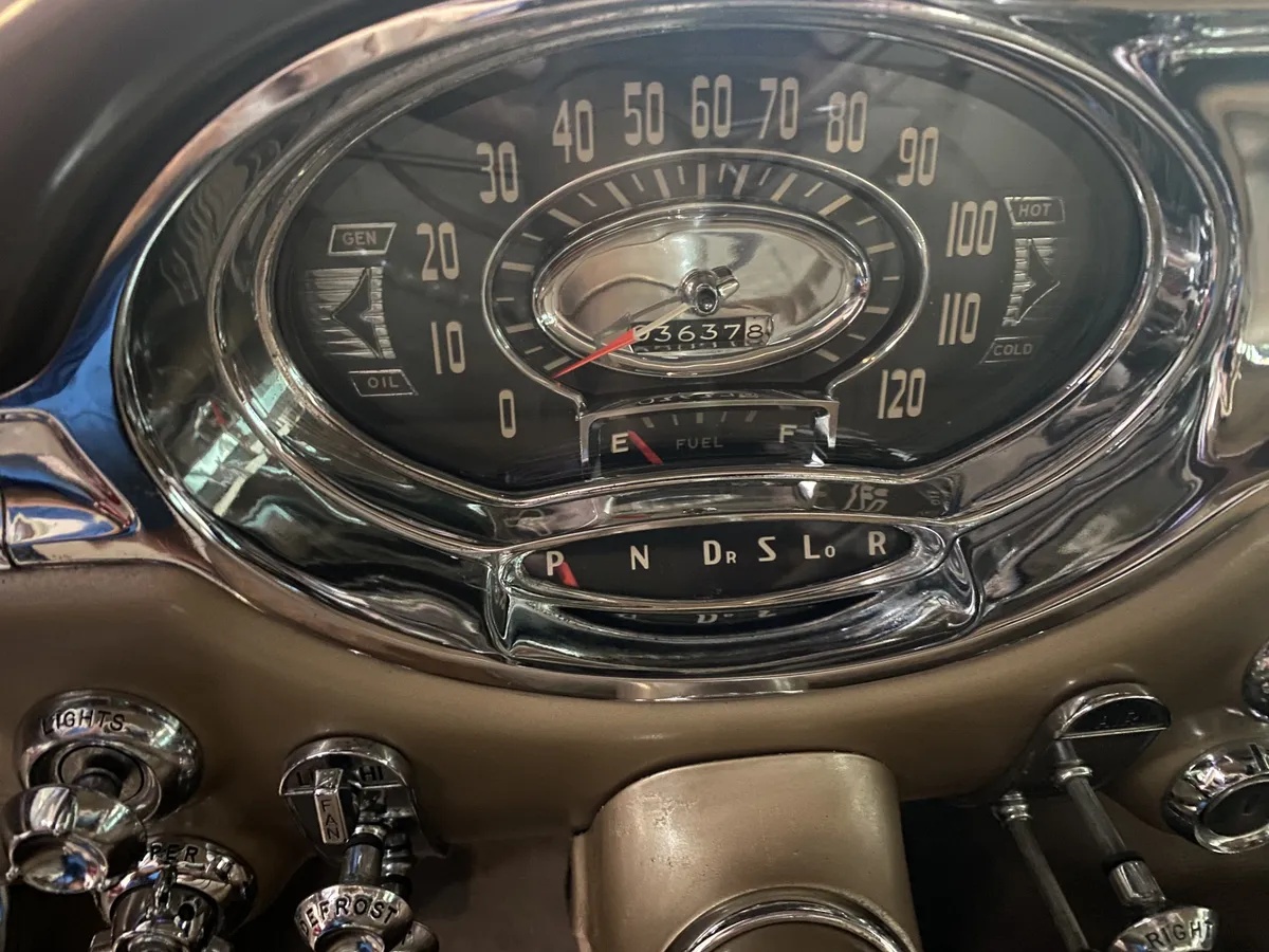 Oldsmobile-88-1956-Black-Gold-15