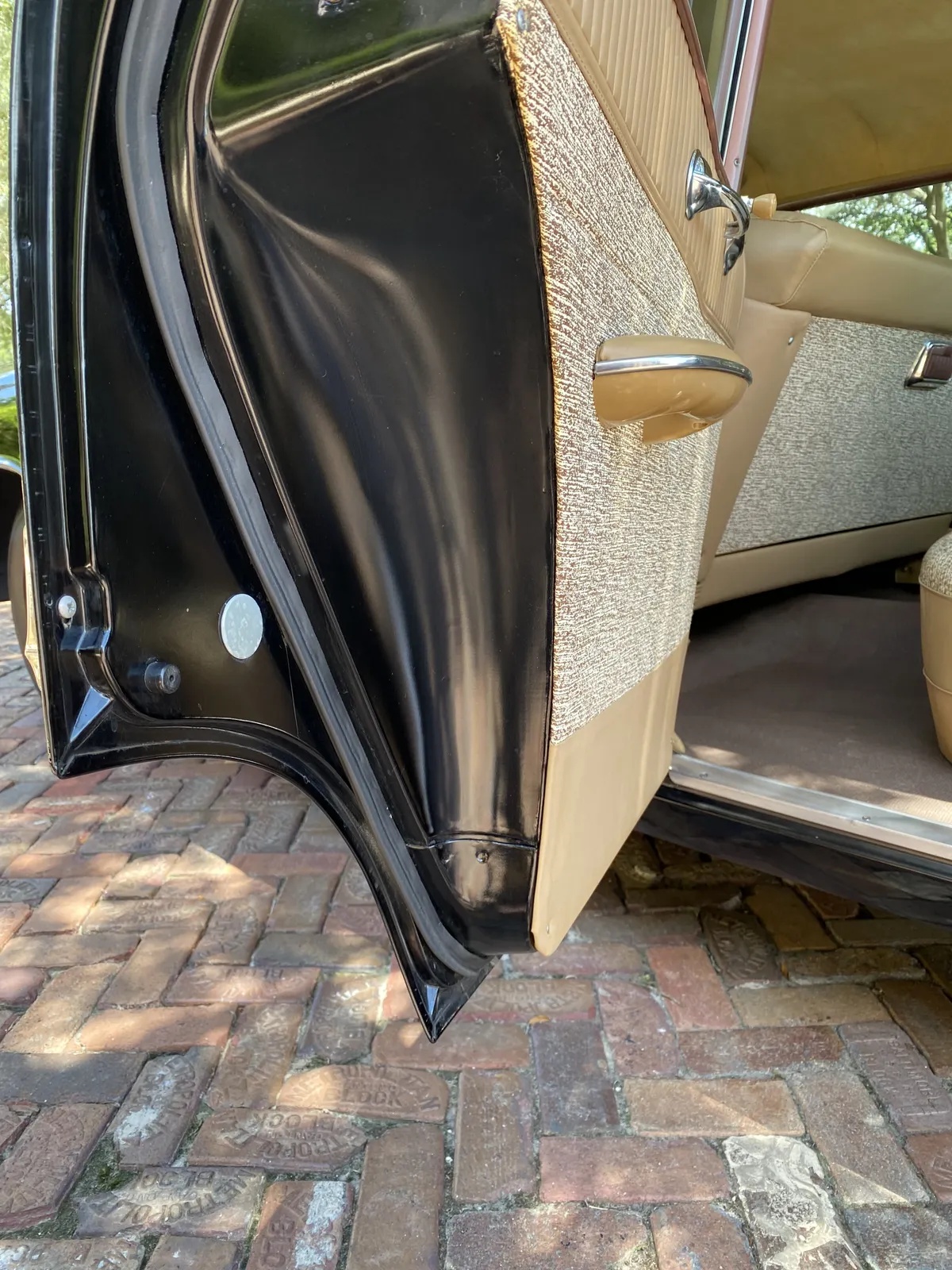 Oldsmobile-88-1956-Black-Gold-18