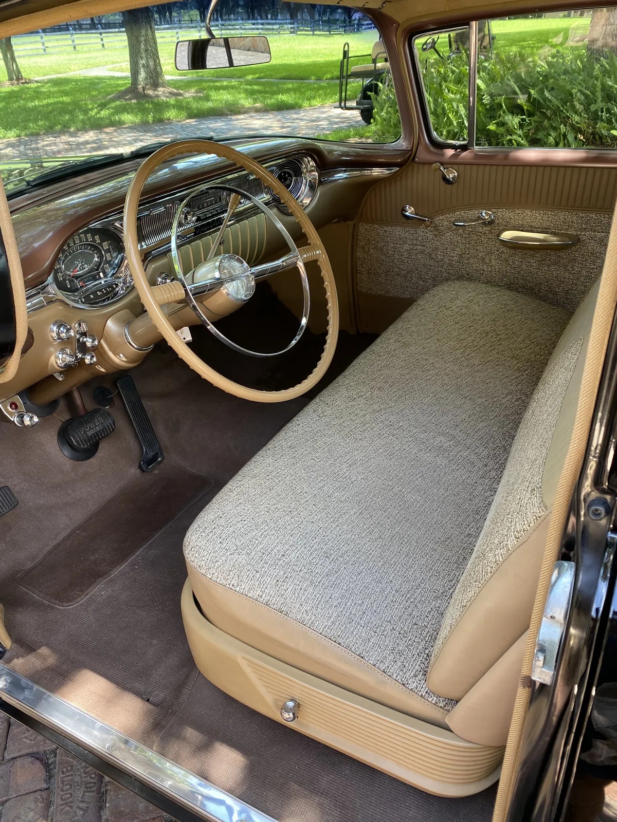 Oldsmobile-88-1956-Black-Gold-19