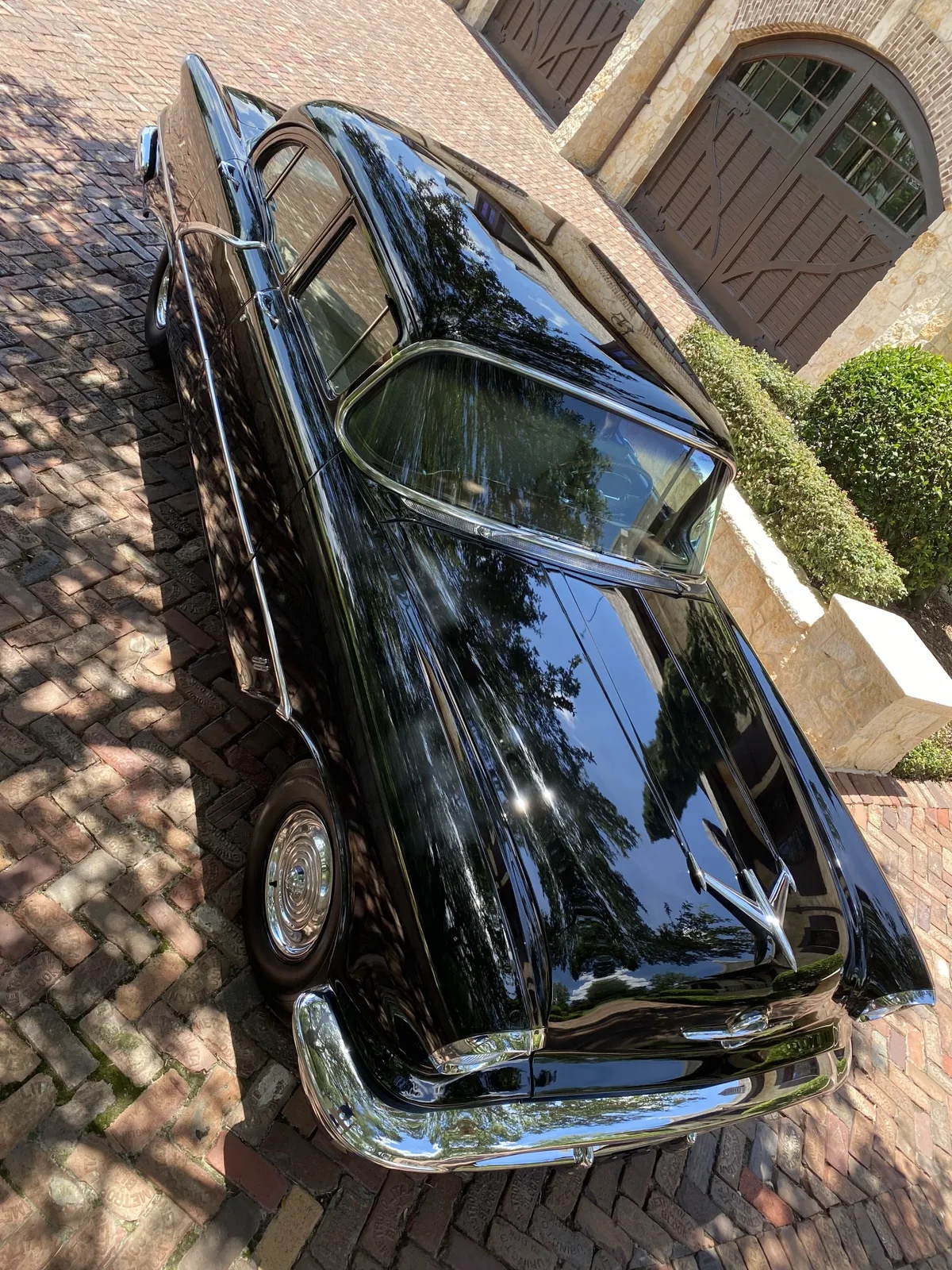 Oldsmobile-88-1956-Black-Gold-4