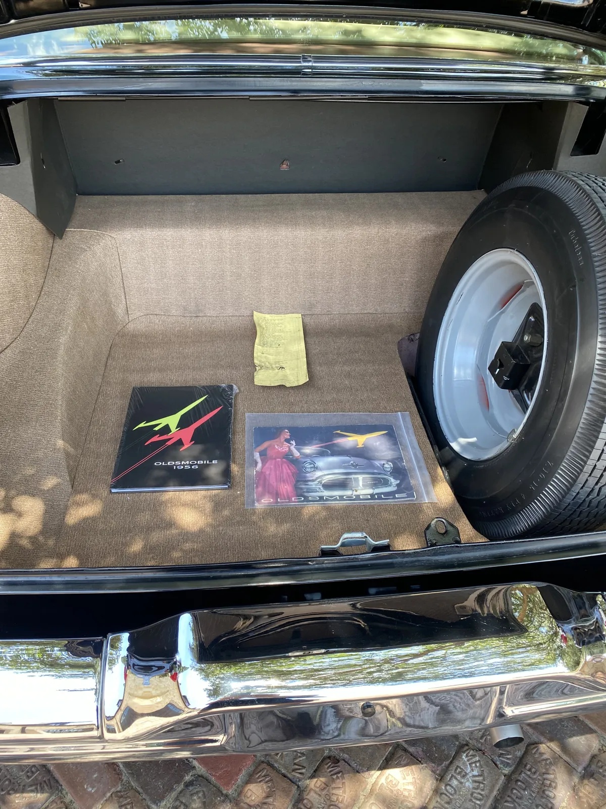 Oldsmobile-88-1956-Black-Gold-6