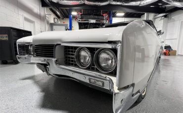 Oldsmobile-98-1967-White-Black-1