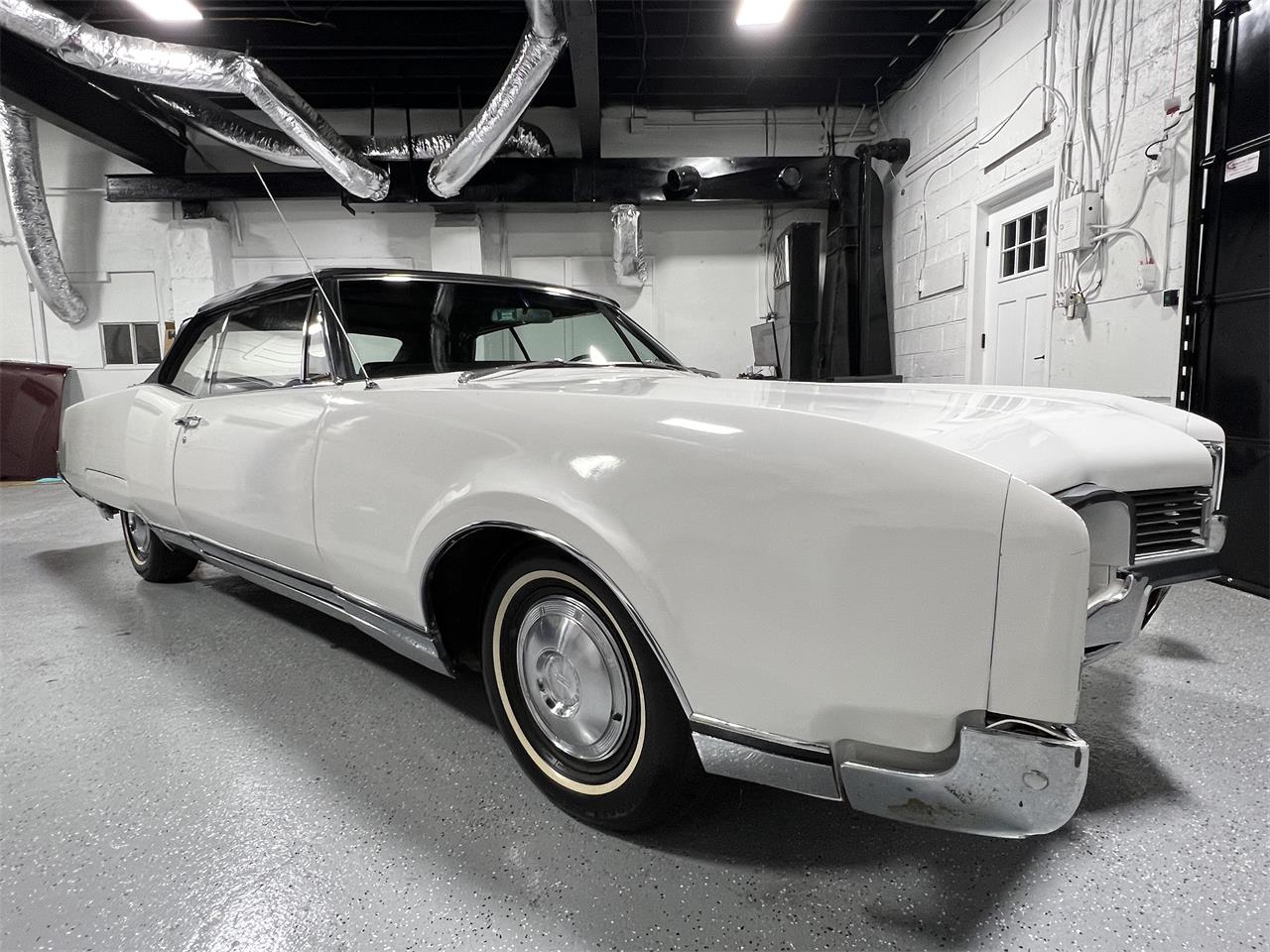 Oldsmobile-98-1967-White-Black-10