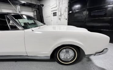 Oldsmobile-98-1967-White-Black-11
