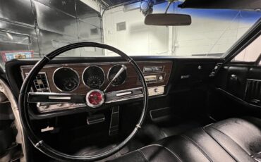 Oldsmobile-98-1967-White-Black-13