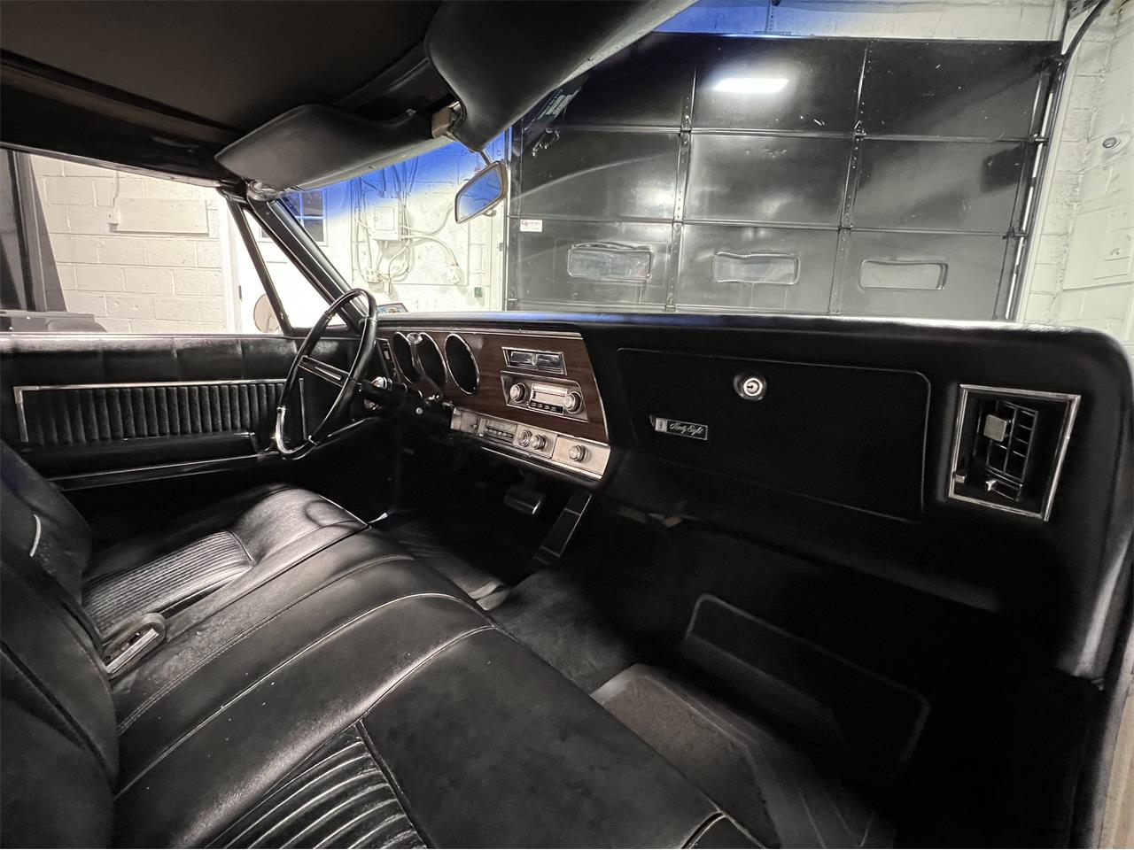 Oldsmobile-98-1967-White-Black-17