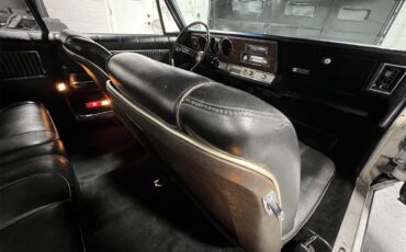 Oldsmobile-98-1967-White-Black-19