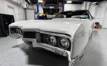 Oldsmobile-98-1967-White-Black-2