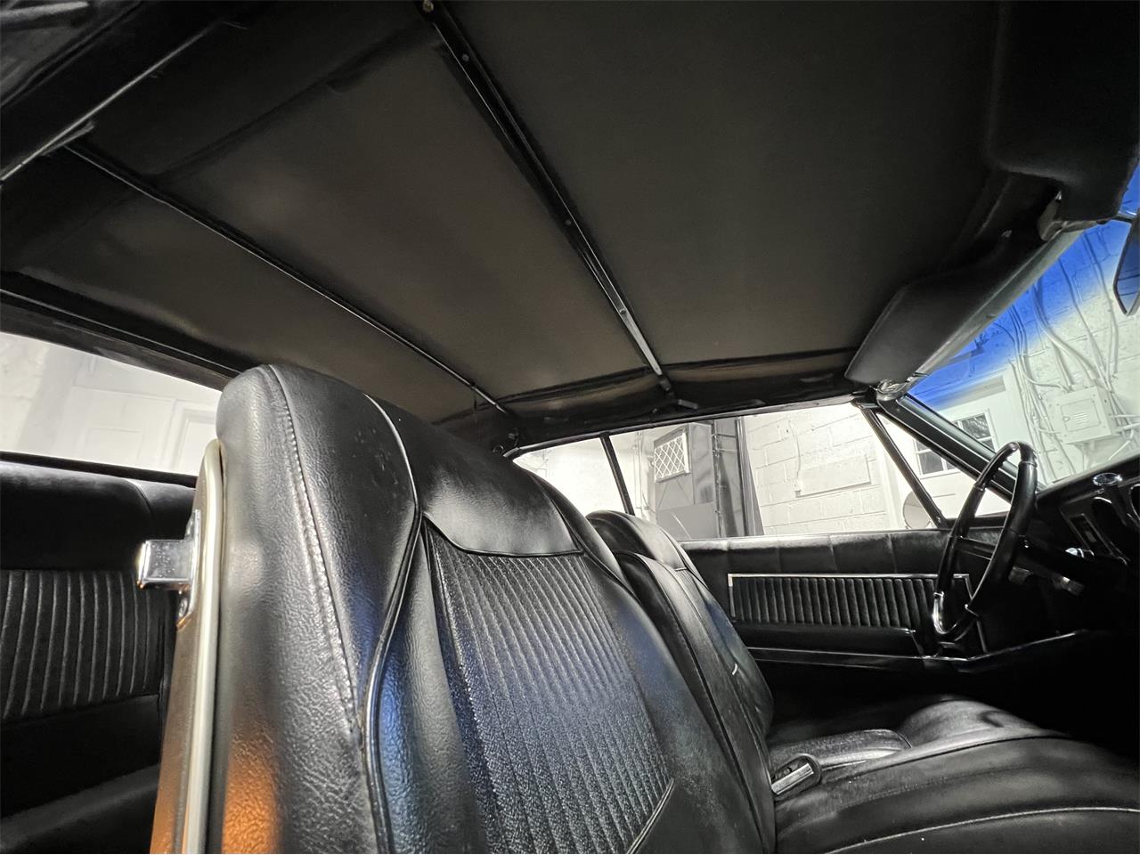 Oldsmobile-98-1967-White-Black-20