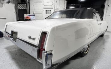 Oldsmobile-98-1967-White-Black-23