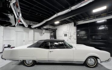 Oldsmobile-98-1967-White-Black-24