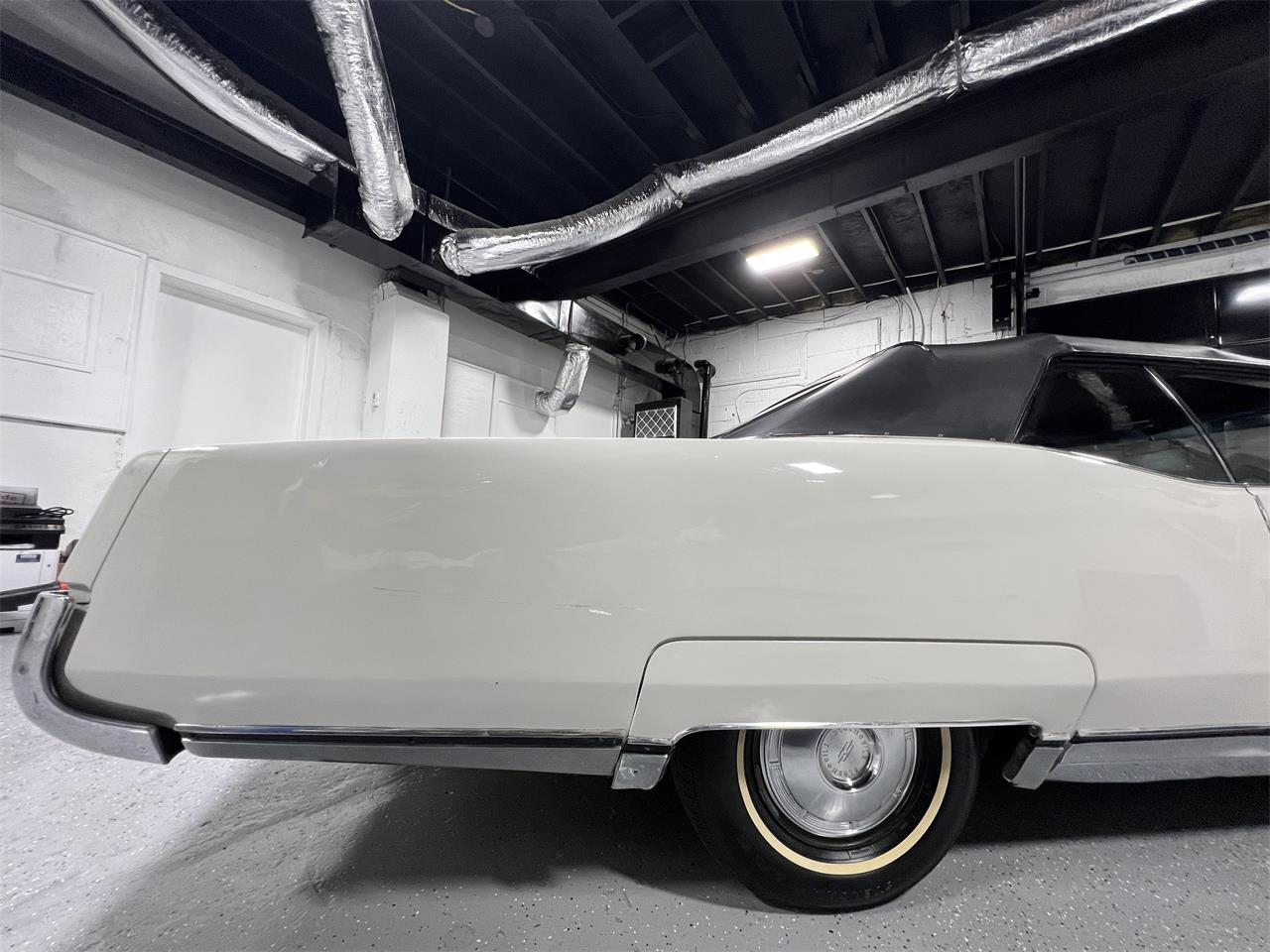 Oldsmobile-98-1967-White-Black-25