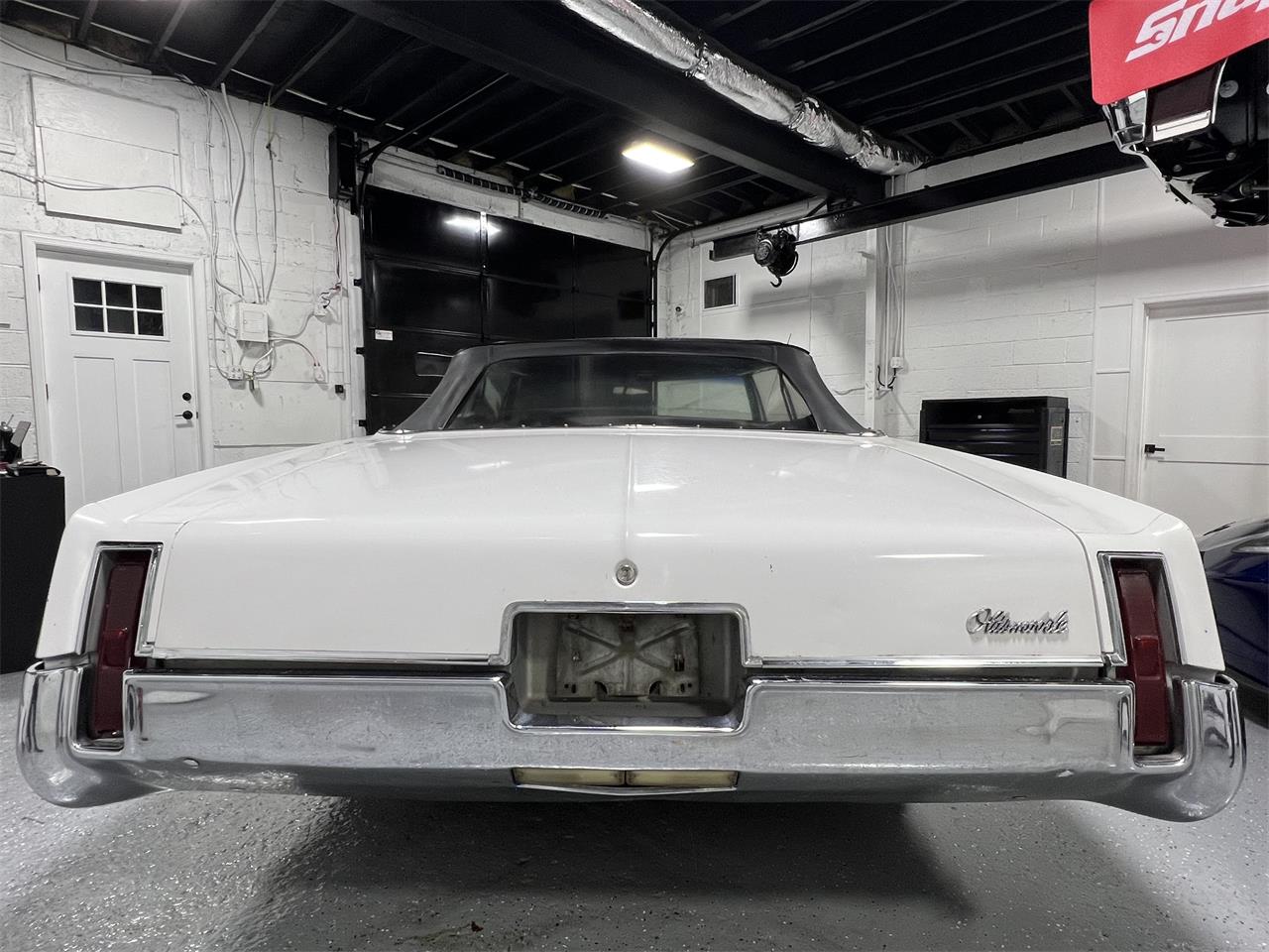 Oldsmobile-98-1967-White-Black-27