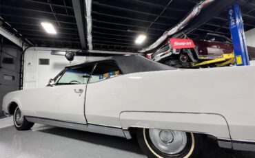 Oldsmobile-98-1967-White-Black-31
