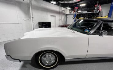 Oldsmobile-98-1967-White-Black-33