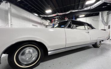 Oldsmobile-98-1967-White-Black-35