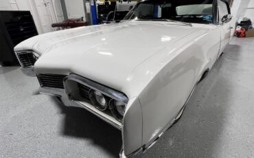 Oldsmobile-98-1967-White-Black-36