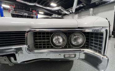 Oldsmobile-98-1967-White-Black-37