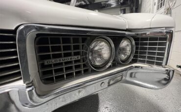 Oldsmobile-98-1967-White-Black-39