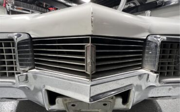 Oldsmobile-98-1967-White-Black-40