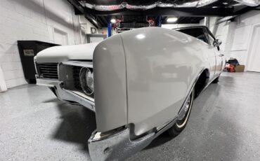 Oldsmobile-98-1967-White-Black-43