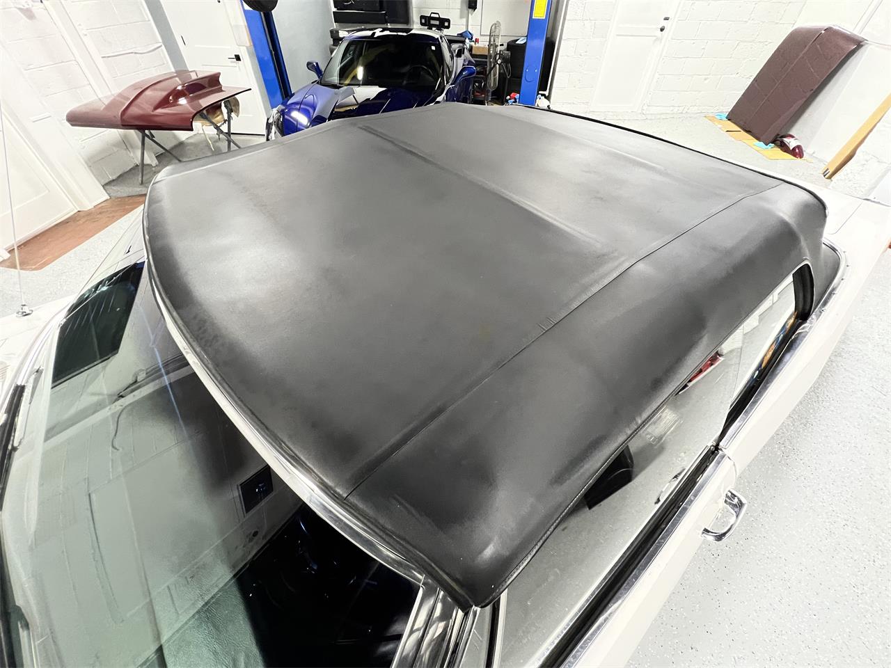 Oldsmobile-98-1967-White-Black-45