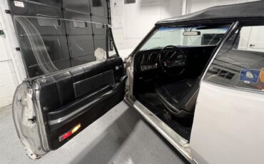 Oldsmobile-98-1967-White-Black-46