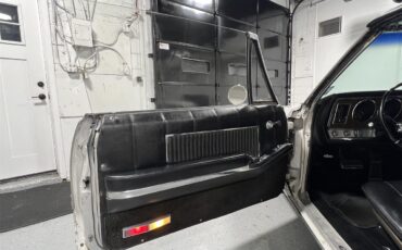 Oldsmobile-98-1967-White-Black-47