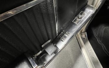 Oldsmobile-98-1967-White-Black-48