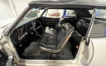 Oldsmobile-98-1967-White-Black-49