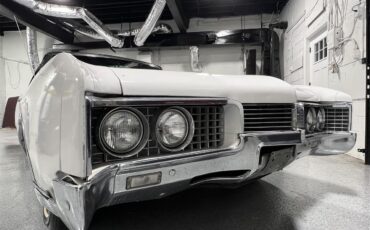 Oldsmobile-98-1967-White-Black-5