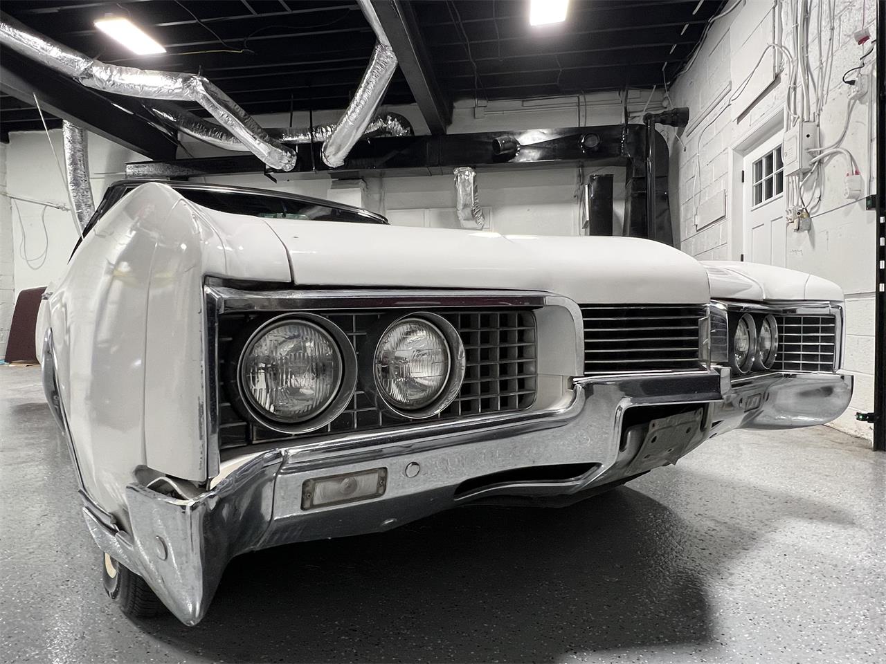 Oldsmobile-98-1967-White-Black-5