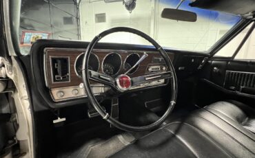 Oldsmobile-98-1967-White-Black-50