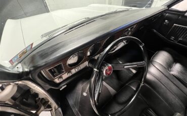 Oldsmobile-98-1967-White-Black-51