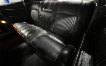 Oldsmobile-98-1967-White-Black-53