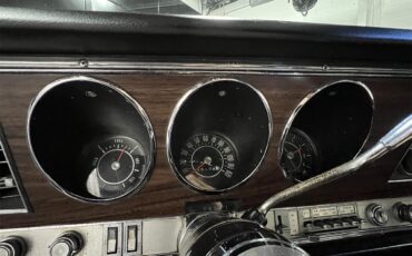 Oldsmobile-98-1967-White-Black-56