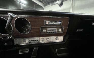 Oldsmobile-98-1967-White-Black-58