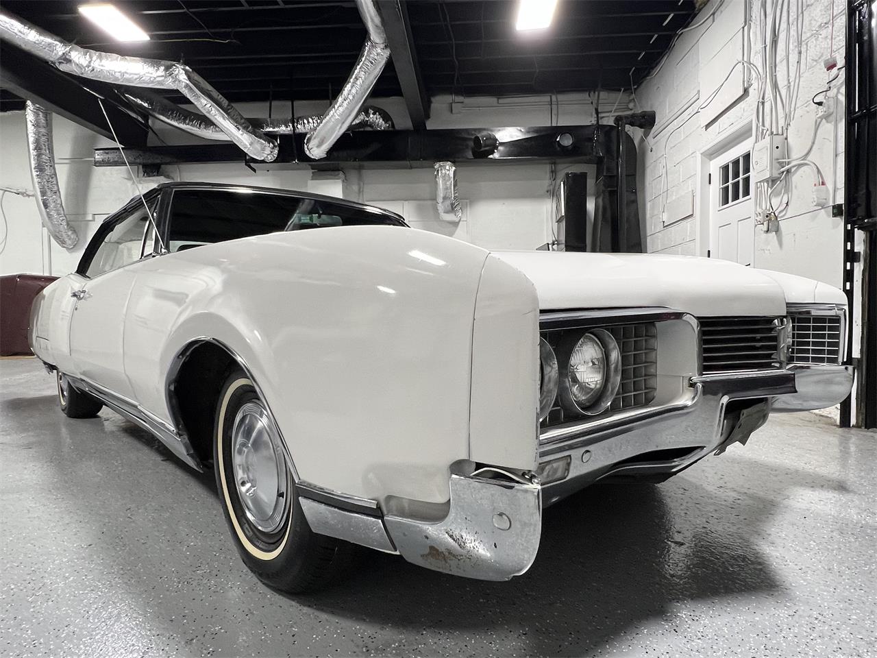 Oldsmobile-98-1967-White-Black-6