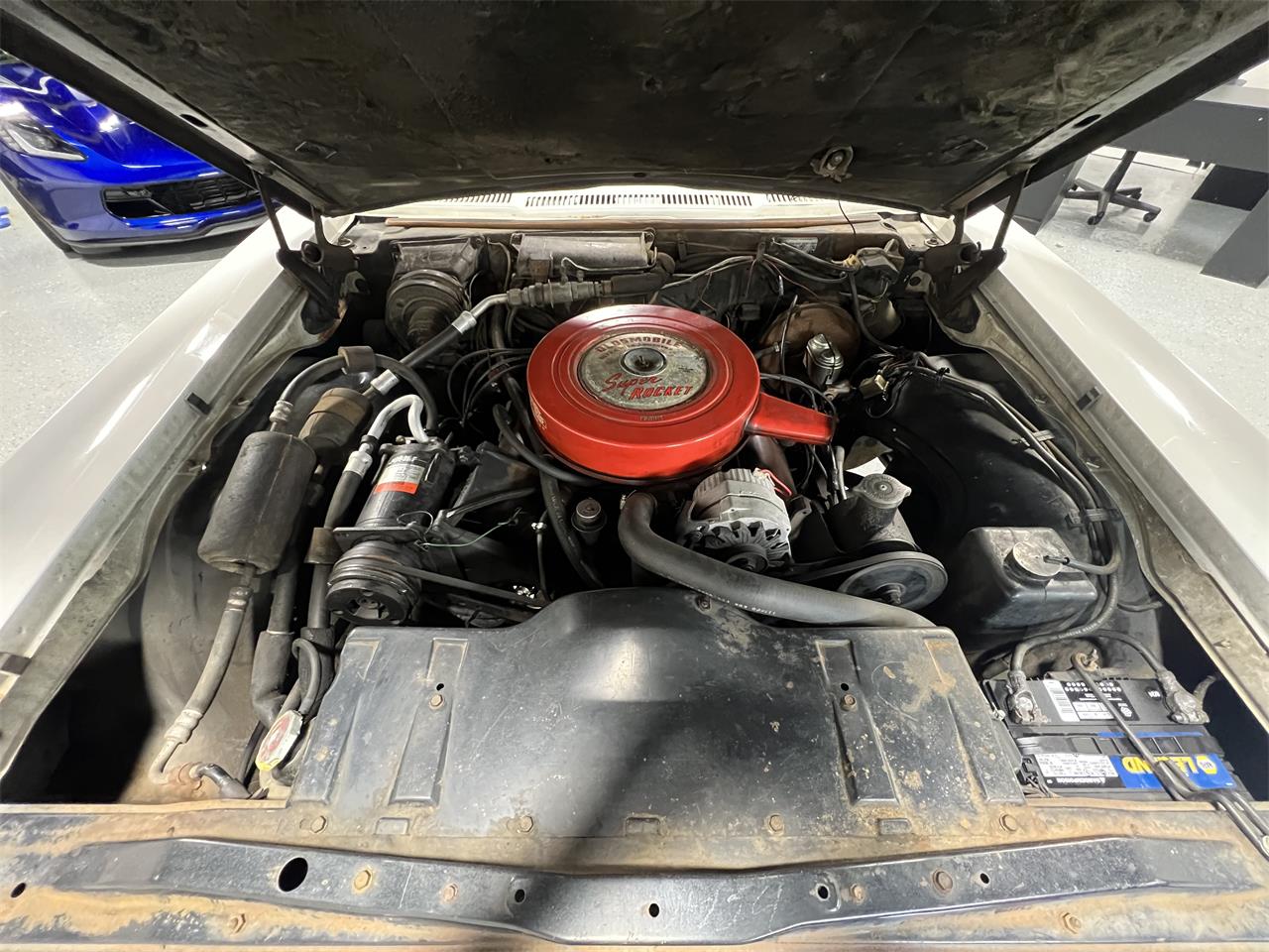 Oldsmobile-98-1967-White-Black-64