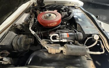 Oldsmobile-98-1967-White-Black-65