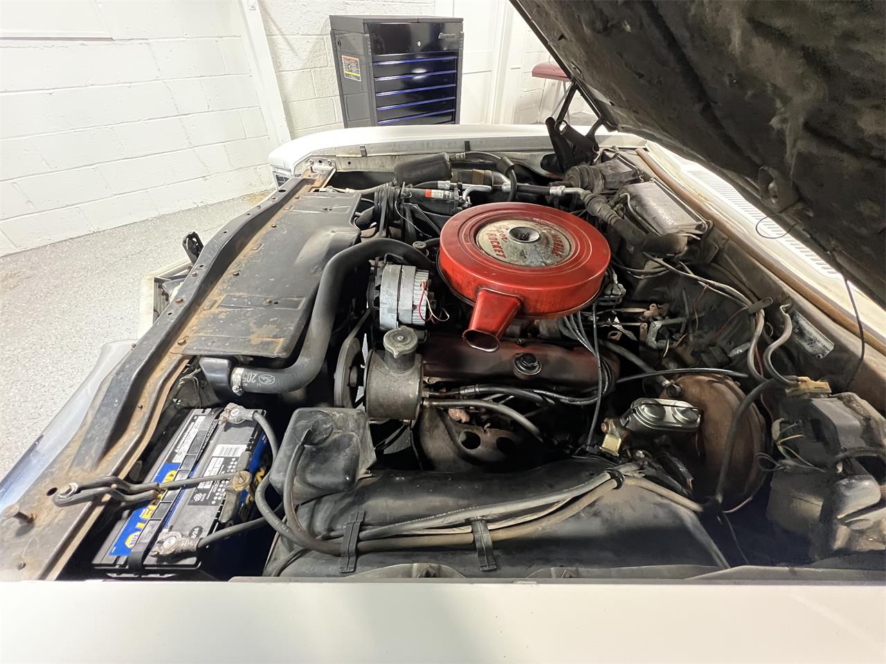 Oldsmobile-98-1967-White-Black-66